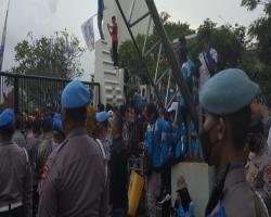 Unjuk Rasa Buruh Bidpropam Polda Banten Lakukan Pengawasan Personel Pe