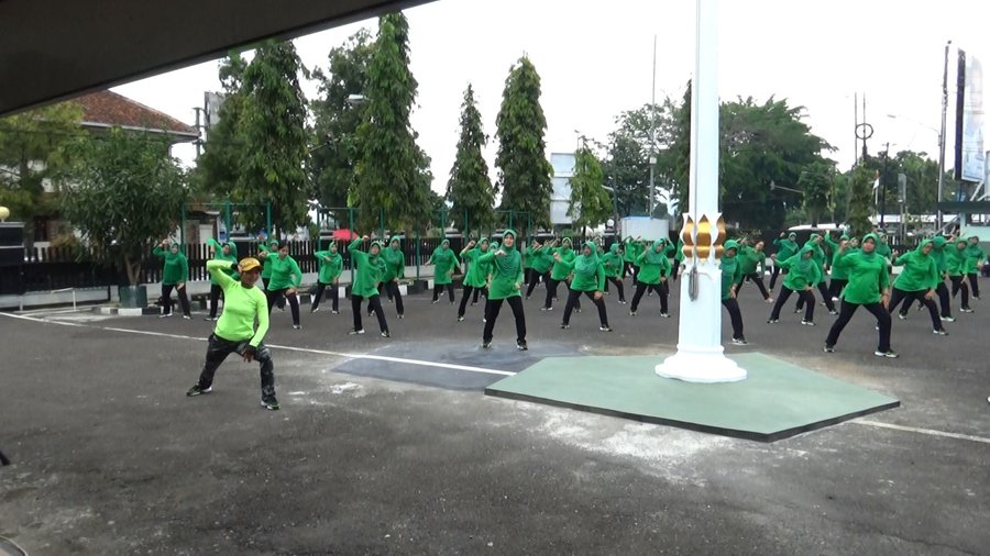 Ketua Persit Kck Cabang Xix Dim 0704 banjarnegara Besuk Anak Anggota Y