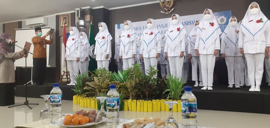 Tiga Mahasiswi Kebidanan Politeknik Banjarnegara Raih Penghargaan