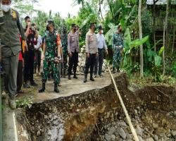 Dandim Purbalingga Tinjau Jembatan Putus Warga Di Minta Waspada