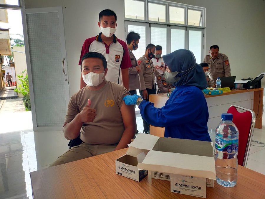 Kapolres Lebak Dan Personil Mengikuti Vaksinasi Tahap 3 Booster Di Aul