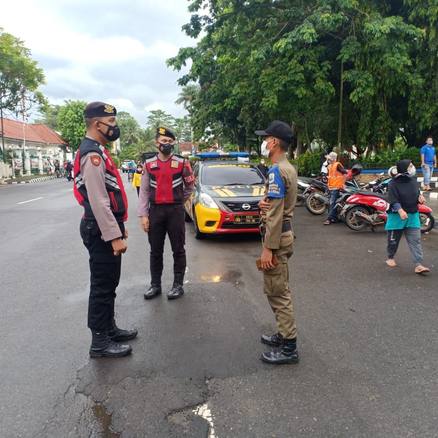 Jalan Santai Di Hari Libur, Satsamapta Polres Lebak Polda Banten Genca