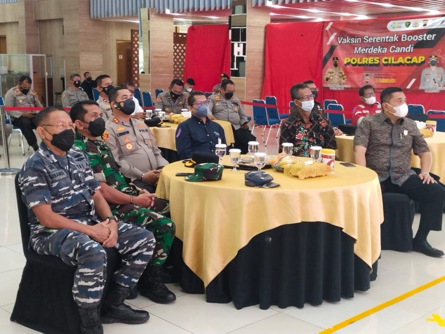 Forkopimda Cilacap Ikuti Kegiatan Vaksinasi Indonesia Persiden Ri