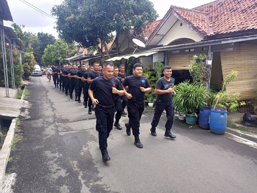 Ciptakan Kebugaran Fisik, Satbrimob Polda Banten Laksanakan Lari Siang