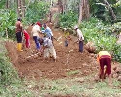 Warga Dusun Sindangsari  Membuka  Akses Jalan Karinjing