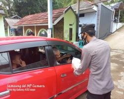 Anggota Polsek Cipanas Tidak Hentihentinya Menghimbau Prokes dan Bagik