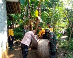 Bangun Kesadaran Hidup Higienis TNIPolri Bangun 300 Jamban Untuk Warga