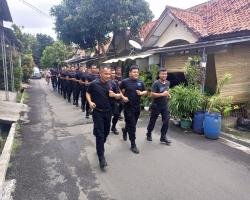 Ciptakan Kebugaran Fisik Satbrimob Polda Banten Laksanakan Lari Siang