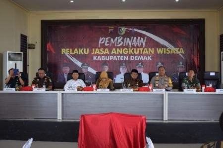 POLRES BERSAMA FORKOPINDA DEMAK EDUKASI TUKANG OJEK AGAR TERHINDAR DAR