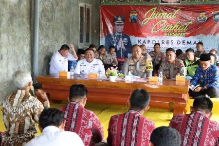 POLRES DEMAK TRIMA ADUAN WARGA DESA SURODADI SAYUNG DEMAK TENTANG ROB 