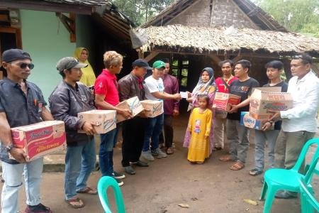 Jurnalis Banten Bersatu JBB Beri Bantuan Sembako Korban Kecelakaan Mau