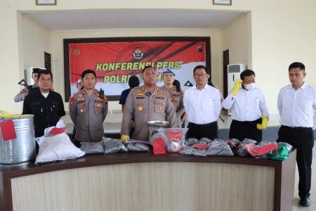 POLRES DEMAK SITA 40 KILOGRAM BAHAN PELEDAK 