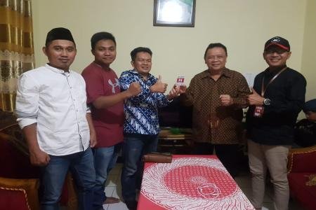 DPC IKADIN Banjarnegara Bukbee Sambil Serahkan KTA 