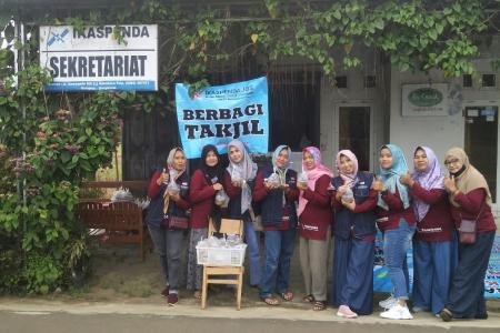 IKASPENDA BERBAGI TAKJIL GRATIS DI DEPAN SEKRETARIAT DAN TAMKOT SUMPIU