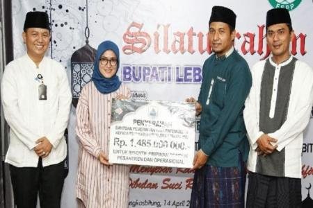 Bupati Lebak Serahkan Insentif Bagi 1600 Pimpinan Pondok Pesantren