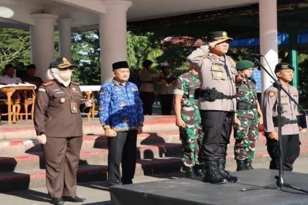 Kapolres Lebak Pimpin Apel Gelar Pasukan Operasi Ketupat Maung 2023 Pe