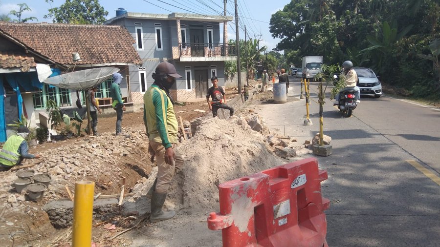 Pengerjaan Drainase Jalan Nasional Di Pandeglang Diduga Tidak Terbuka 