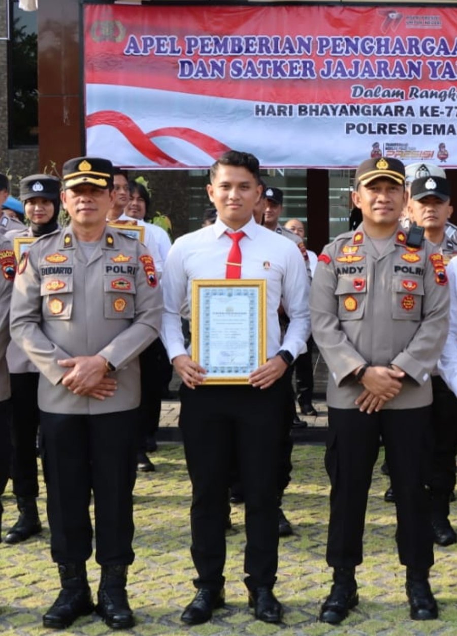 Kapolres Demak Beri Penghargaan Kepada 45 Anggota Berprestasi