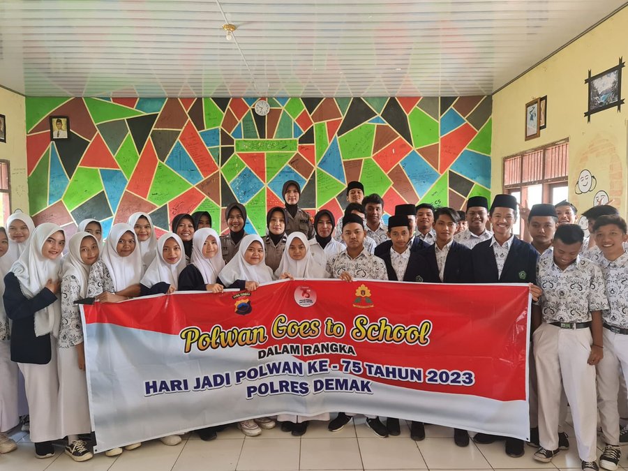 Sambut Hut Ke 75 Polwan Demak Goes To Schol