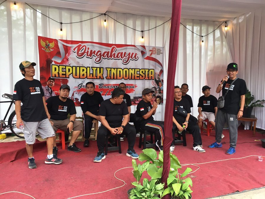 Jalan Santai Wujudkan Guyub Dan Kekompakan Warga Rt 08 Graha Banjarman