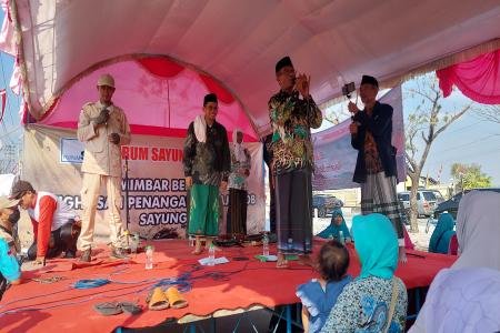 FSM  Forum Sayung Mengugat Bersama  Warga Terdampak Air Pasang 