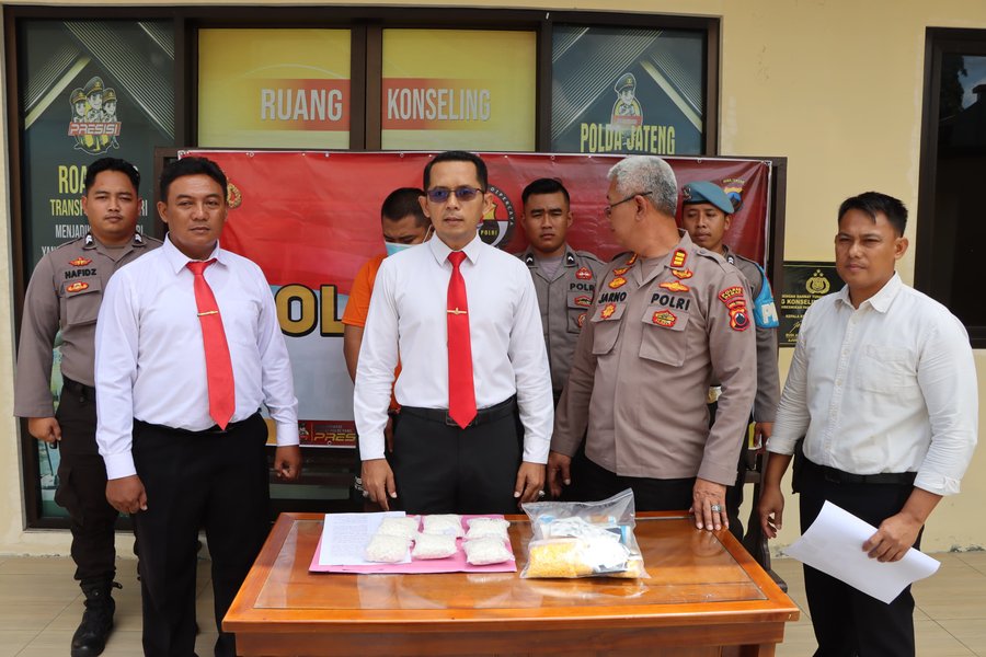 Polres Demak Tangkap Pengedar Obat Terlarang 10 072 Pil Koplo