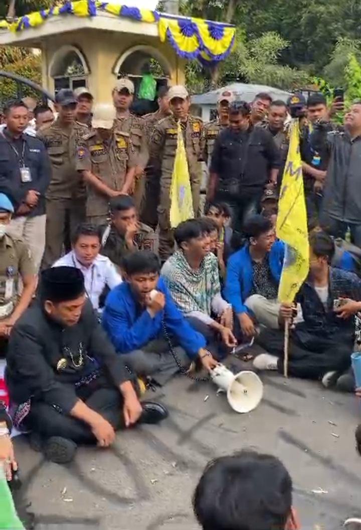 Hut Kota Tangerang Ke 31, Aktivis Pmii Gelar Aksi Unjuk Rasa