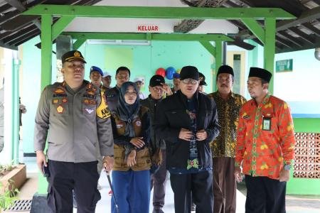 WABUP DAN KAPOLRES DEMAK MONITORING TPS PEMILU 2024