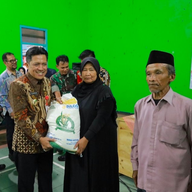 Bupati Wonosobo Kembali Salurkan Bantuan Pangan