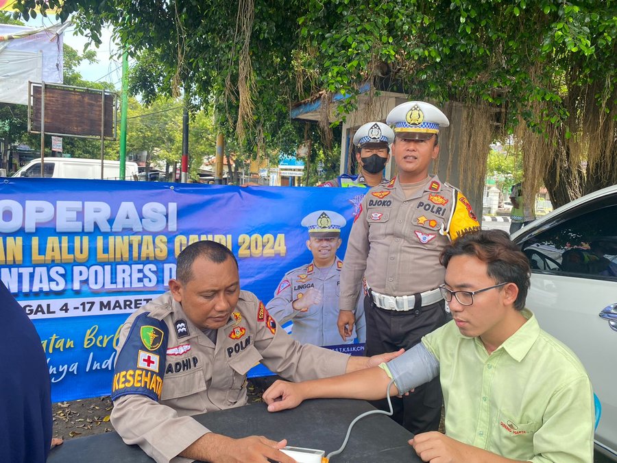 Polres Demak Bersama Dishub Gelar Check Bus Dan Klinik Kesehatan Di Te