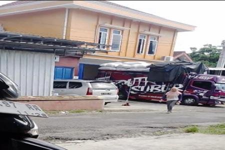 Karna Telah Berikan Atensi Ke LSM Dan Di Bekingi Pejabat Dirut Gudang 