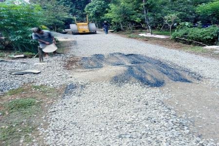 Pengerjaan Pembangunan Jalan Di Desa Pangempon Tanpa Papan Informasi