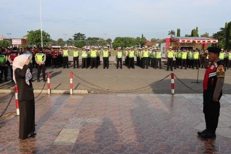 POLRES DEMAK GELAR APEL PENGAMANAN MALAM TAKBIR 
