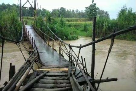 Warga Berharap Akses Jembataan Gatung Yang Terhubung  Di Dua Desa Sege