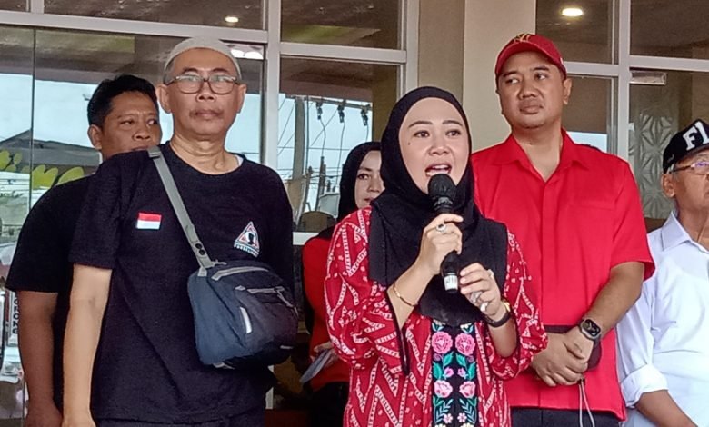 Bupati Tiwi Daftar Bacabup Untuk Pilkada Serentak 2024 Ke Dpc Pdip Pur