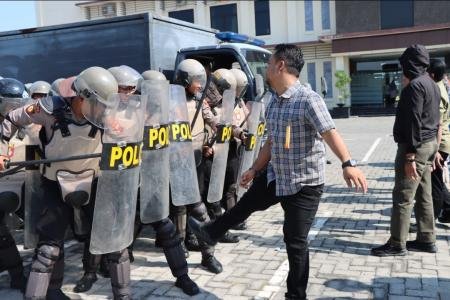 HADAPI PILKADA POLRES DEMAK GELAR LATIHAN DALMAS 