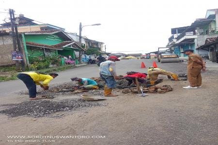 Warga Apresiasi Dinas DPUPR Lebak Atas perbaikan Jalan Yang Rusak Di J