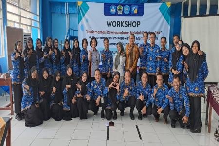 Implementasi P5 Kebekerjaan SMKN 1 Kaligondang Datangkan Dudika