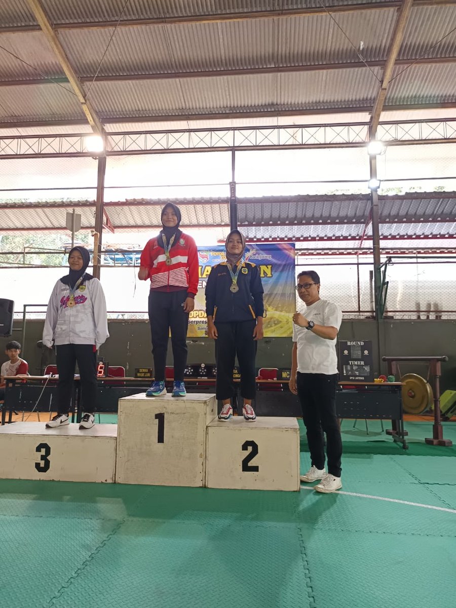 Siswi Smp Negeri 1 Karangjambu Juara 1 Popda Cabor Pencak Silat Katego