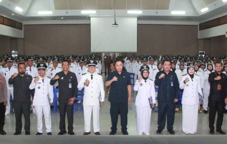 Pj. Bupati Lebak Serahkan Sk Perpanjangan Masa Jabatan 332 Kepala Desa
