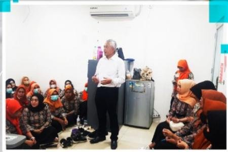 Direktur Memberikan Teguran Sekaligus Memberikan Pengarahan Dan Pembin