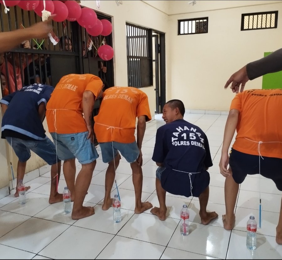 Tahanan Polres Demak Ikuti Lomban 17 Belasan