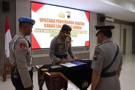 PURNA TUGAS JABATAN KABAGLOG DISERAHKAN KAPOLRES DEMAK 