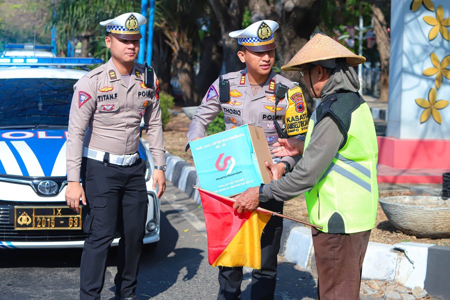 Hari Lalu Lintas Bhayangkara Ke 69 Gelar Kegiatsn Bansos