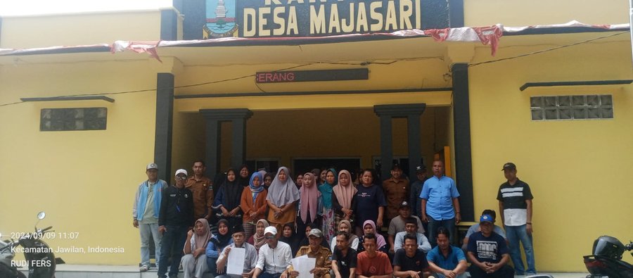 Puluhan Warga Datangi Kantor Desa Majasari Berharap Pihak Menegement P