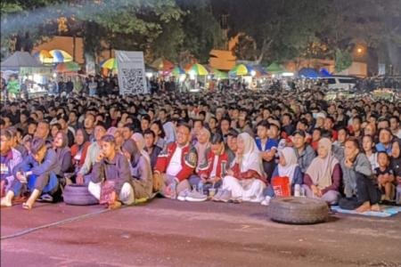 NOBAR BARENG FAHMI  DIMAS DI GOR GOENTOER DARJONO DIHADIRI RIBUAN PEND