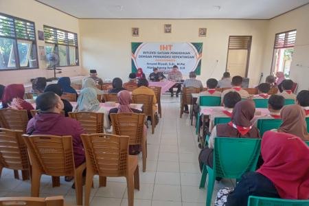 IHT In House Training REFLEKSI SATUAN PENDIDIKAN DENGAN PEMANGKU KEPEN
