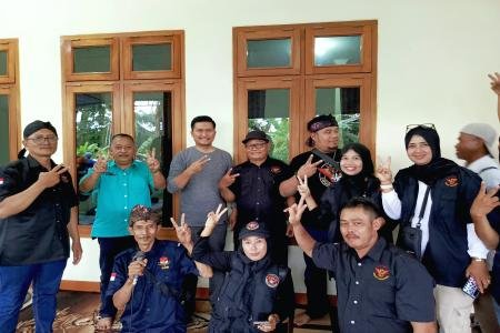 LUAR BIASA TOTAL 9000 BOTOL PUPUK DI BAGIKAN SQUAD NUSANTARA DAN FAHMI