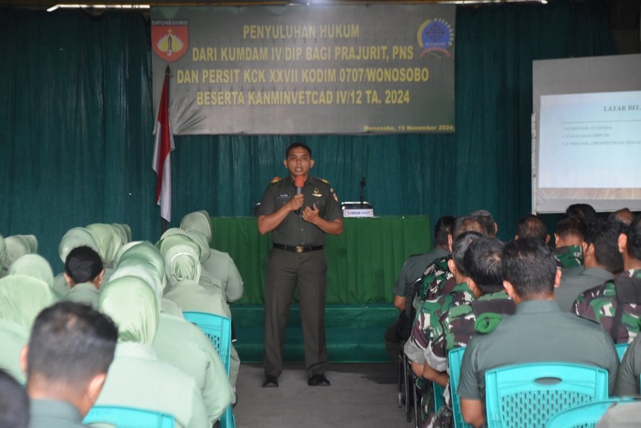 Anggota Persit Mendapatkan Pengarahan Hukum Dari Kumdam Iv diponegoro