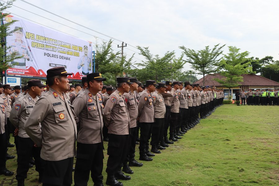 Apel Konsolidasi Personel Pengamanan Tps Pilkada 2024 Polres Demak Pol